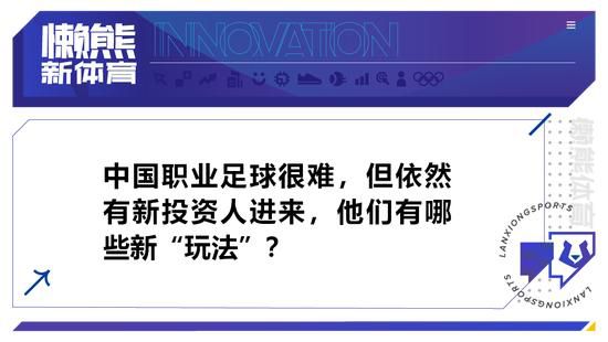 年轻职员品尝